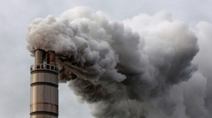 Brokerii vor putea cumpăra certificate de poluare în licitaţiile derulate la nivel European
